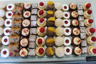 wirral-gourmet-mini-dessert-cake-platter-large