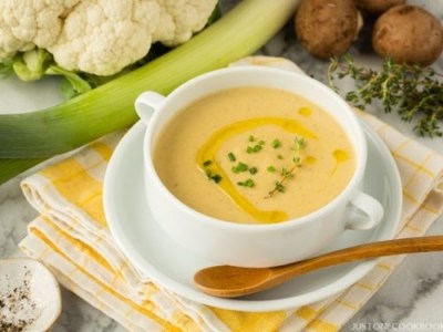 Creamy-Roasted-Cauliflower-Soup-500x375